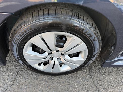 Used 2012 Subaru Legacy 2.5i image 25