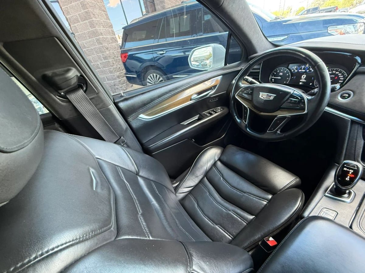 Used 2017 Cadillac XT5 Platinum w/ Driver Assist Package AWD/4WD image 46