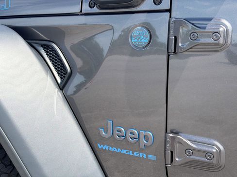 Used 2024 Jeep Wrangler Willys AWD/4WD image 11
