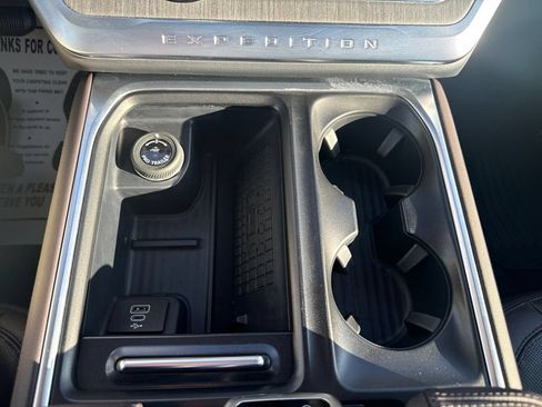 Used 2025 Ford Expedition Platinum w/ Platinum Ultimate Package AWD/4WD image 36