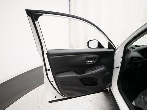 Certified 2023 Honda HR-V LX image 27