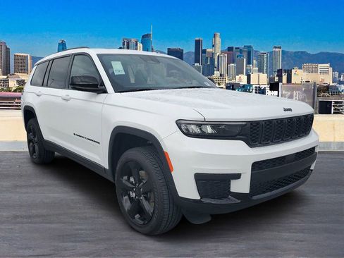 New 2025 Jeep Grand Cherokee L Altitude image 3