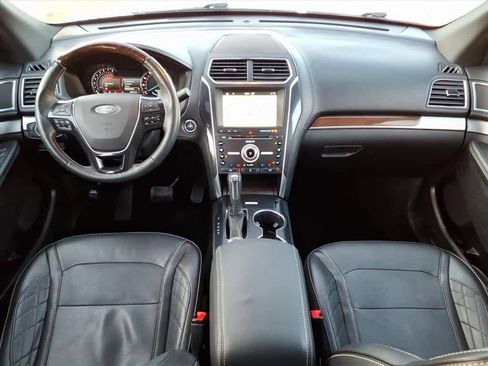 Used 2018 Ford Explorer Platinum image 11