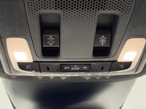 Used 2025 Honda Pilot Black Edition image 30