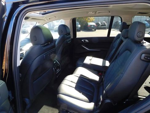 Used 2022 BMW X7 xDrive40i w/ Premium Package image 15