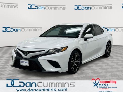 Used 2019 Toyota Camry SE FWD image 1