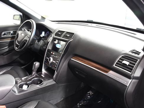 Used 2018 Ford Explorer Limited w/ Equipment Group 301A AWD/4WD image 19