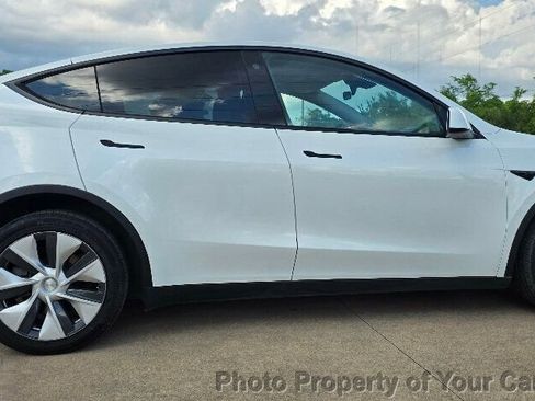 Used 2023 Tesla Model Y AWD image 12
