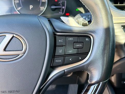 Used 2019 Lexus ES 300h w/ Premium Package image 35