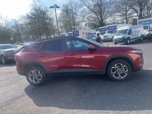 Used 2025 Chevrolet Trax LT w/ LT Convenience Package image 4