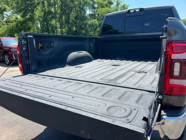 Used 2024 RAM 3500 Limited AWD/4WD image 11