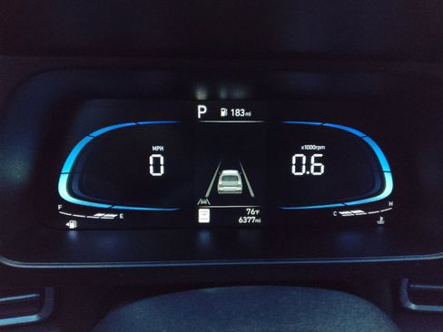 Used 2025 Hyundai Elantra SE FWD image 23