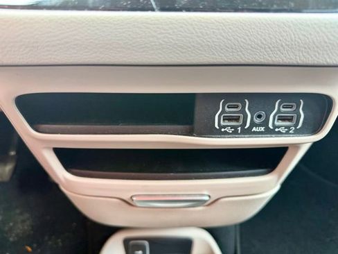Used 2023 Chrysler Voyager LX image 38