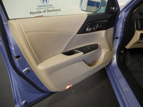 Certified 2017 Honda Accord EX-L image 13