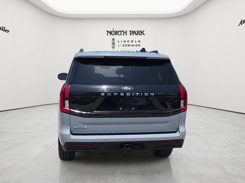 Used 2025 Ford Expedition Active RWD image 4