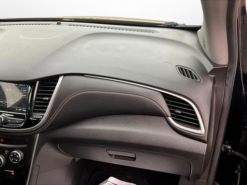 Used 2019 Chevrolet Trax LT w/ LT Convenience Package image 20