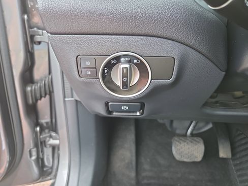 Used 2018 Mercedes-Benz GLA 250 4MATIC image 32