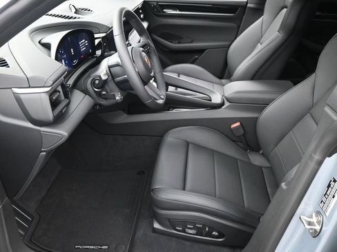 New 2025 Porsche Macan 4 Electric AWD/4WD image 5