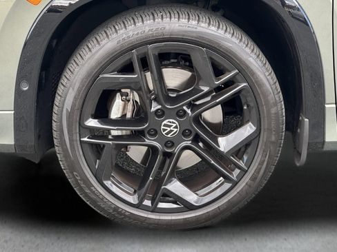 Used 2025 Volkswagen Tiguan SE R-Line AWD/4WD image 22