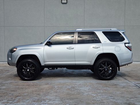 Used 2016 Toyota 4Runner SR5 AWD/4WD image 4
