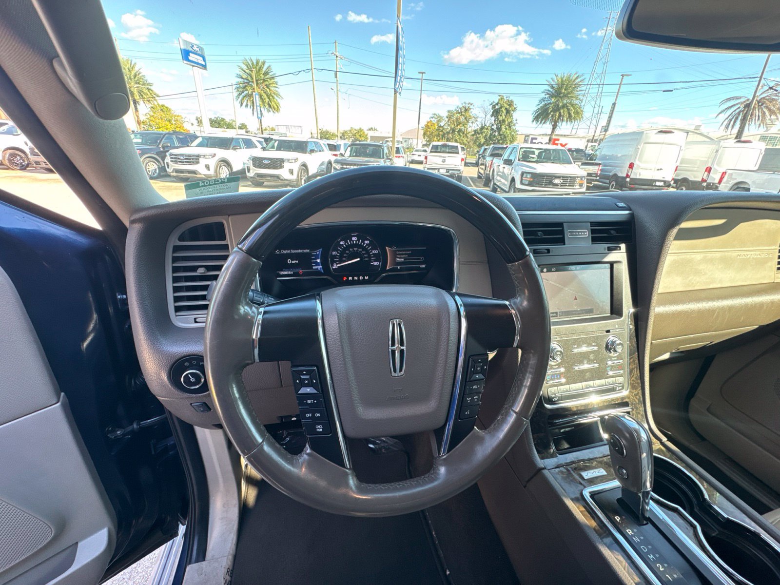 Used 2017 Lincoln Navigator Select RWD image 17