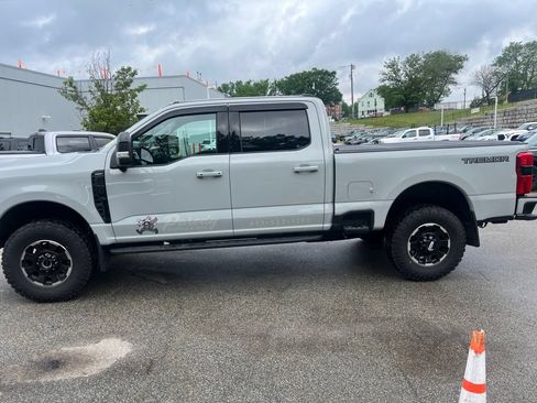 Used 2025 Ford F350 Lariat w/ Lariat Ultimate Package AWD/4WD image 3