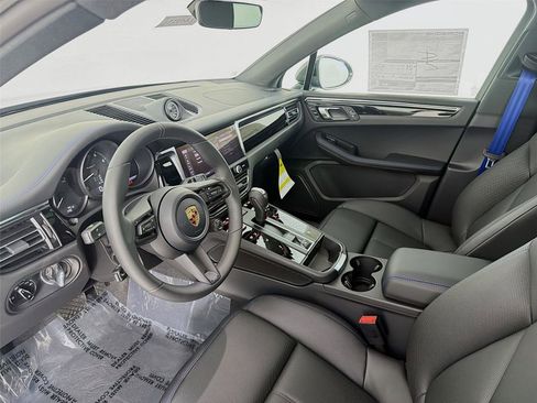 New 2026 Porsche Macan Turbo image 4