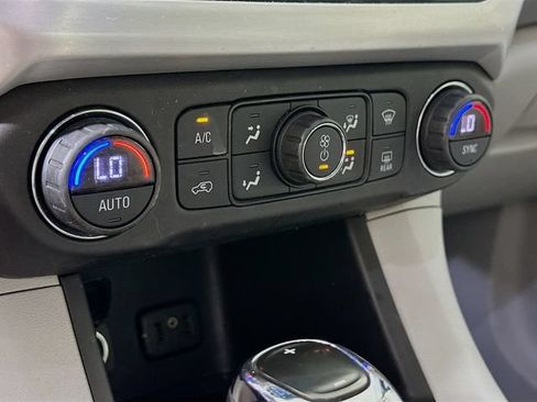 Used 2017 GMC Acadia SLE FWD image 19