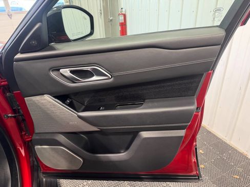 Used 2020 Land Rover Range Rover Velar R-Dynamic S image 21