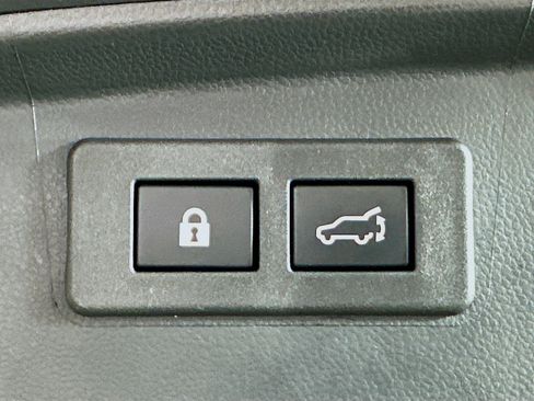 Used 2025 Subaru Outback Premium image 31