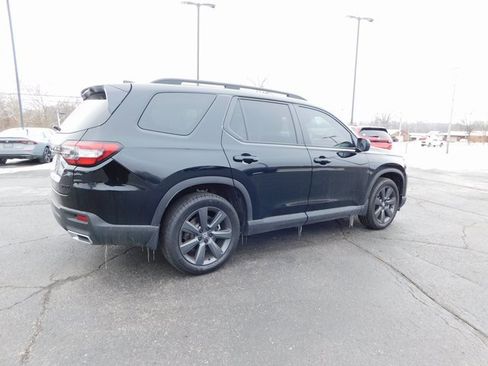 New 2025 Honda Pilot Sport image 3