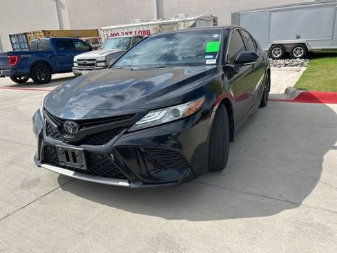 Used 2018 Toyota Camry XSE FWD image 7