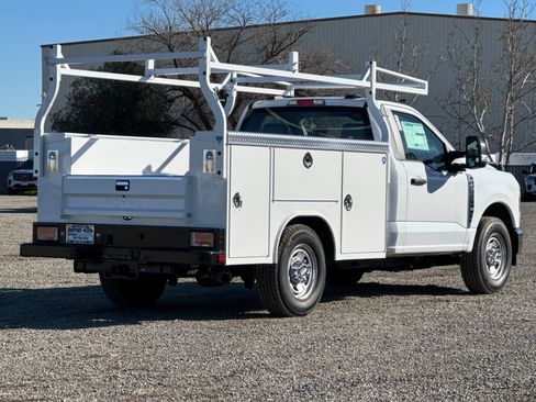 New 2026 Ford F250 XL w/ XL Chrome Package image 4