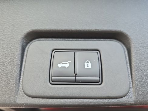 Used 2025 Nissan Rogue SV AWD/4WD image 23