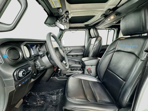 Used 2024 Jeep Wrangler Unlimited Rubicon 4xe AWD/4WD image 14