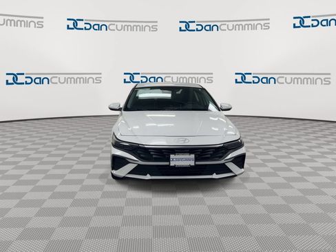 Used 2024 Hyundai Elantra SEL FWD image 3