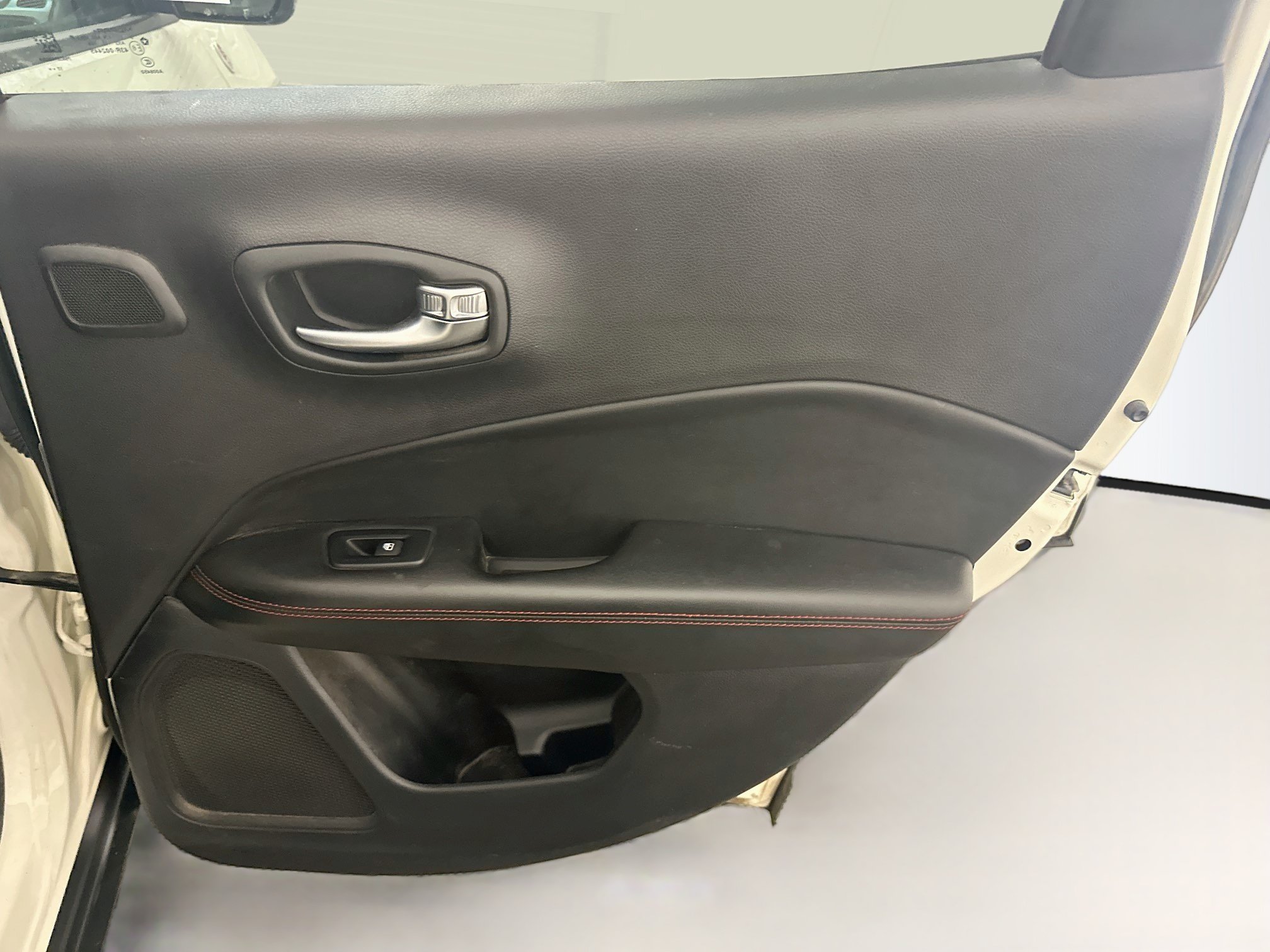 Used 2018 Jeep Compass Trailhawk w/ Navigation Group AWD/4WD image 31