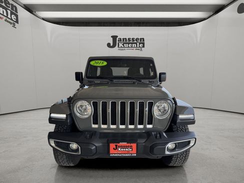 Used 2018 Jeep Wrangler Unlimited Sahara AWD/4WD image 4