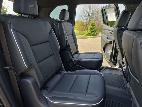New 2026 Buick Enclave Sport Touring w/ LPO, Floor Liner Package AWD/4WD image 11
