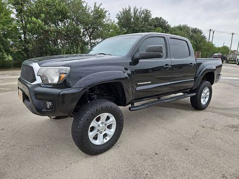 Used 2014 Toyota Tacoma PreRunner w/ SR5 Package RWD image 2