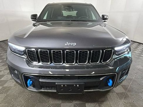 Used 2022 Jeep Grand Cherokee Overland w/ Luxury Tech Group IV AWD/4WD image 8