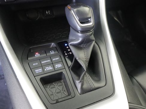 Used 2019 Toyota RAV4 XLE Premium w/ Cold Weather Package AWD/4WD image 18