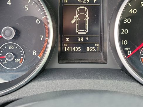 Used 2013 Volkswagen Golf 4-Door image 25