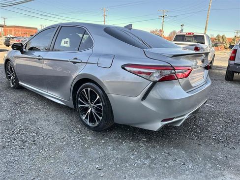 Used 2020 Toyota Camry SE image 6