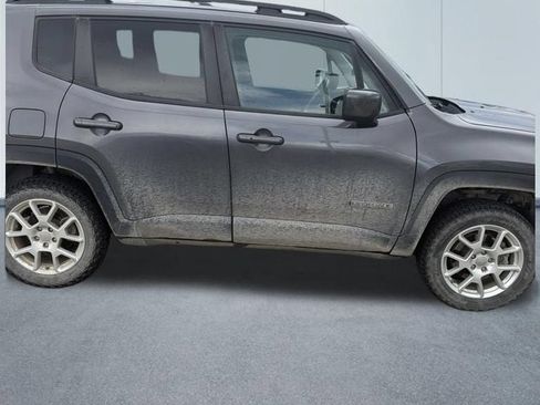 Used 2019 Jeep Renegade Latitude w/ Cold Weather Group AWD/4WD image 2
