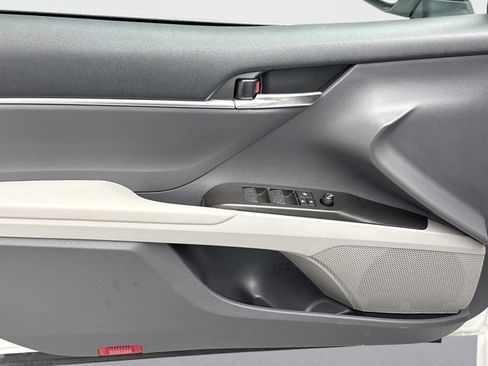 Used 2021 Toyota Camry LE image 9