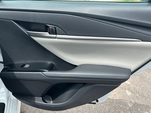 Used 2025 Toyota Camry XLE image 31