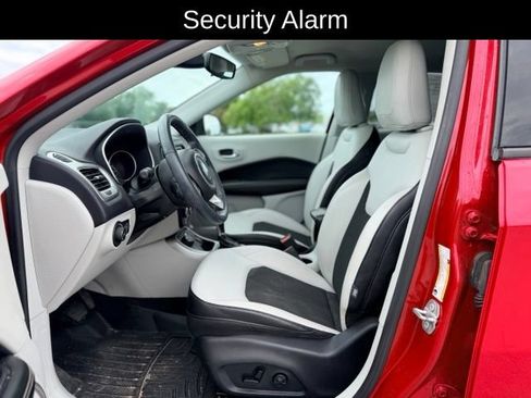 Used 2018 Jeep Compass Latitude w/ Safe & Security Group AWD/4WD image 8