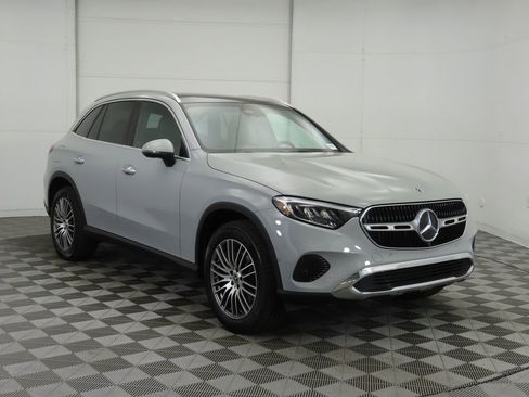 Certified 2025 Mercedes-Benz GLC 300 image 3