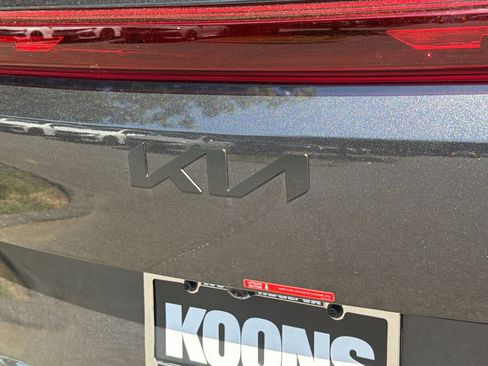 New 2026 Kia Carnival SX w/ SX Dark Edition Package FWD image 19